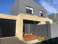 Top Location - 5 minute walk to Beach. Short stroll to Main Street. Perfect! Отели рядом с достопримечательностью «BIG4 Ingenia Holidays Queenscliff Beacon»