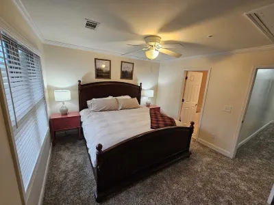 Heart of Helen Condo located in downtown Helen GA just minutes from everything.