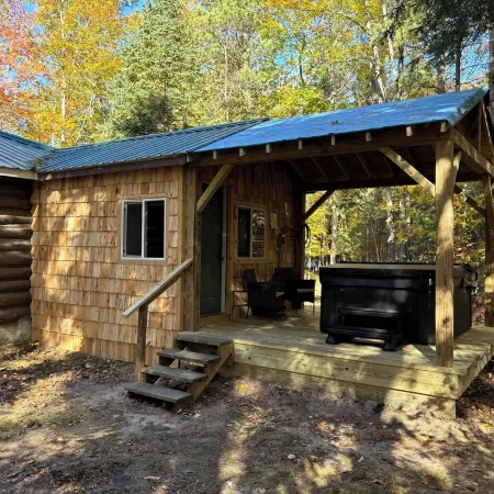 Two Bedroom Cabin with Hot Tub and Fireplace.