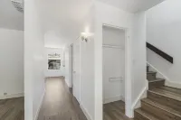 Cozy Remodeled Home close to main freeways and marina!