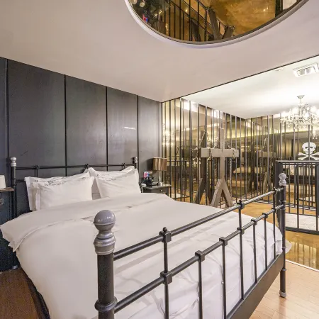 H Drive Hotel