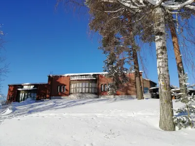 Finlandia Hotel Isovalkeinen Hotel dekat Sotku