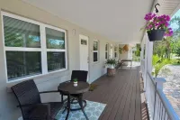 Charming 2-bedroom Duplex in enchanting Nokomis with AC, WiFi