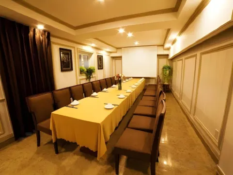 Bali Hotel Отели рядом с достопримечательностью «Yofi Fitness Center»