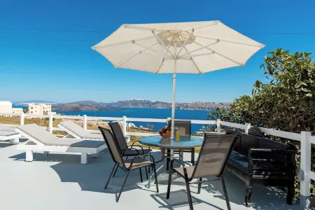 Pancratium Villas & Suites Отели рядом с достопримечательностью «Mesa Pigadia Beach»