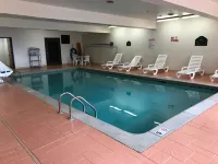Wingate by Wyndham Dayton - Fairborn - piscina
