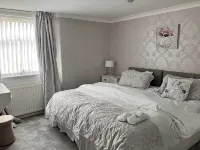 2 Bed-Sleeps 4-Parking-Beachside-Golf Access