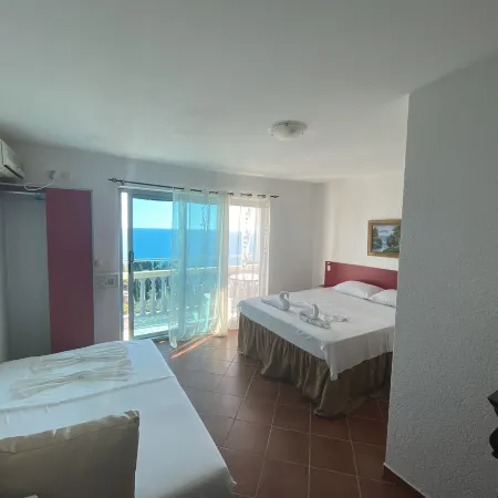 Apartments & Rooms Rozana Отели в г. Улцинь