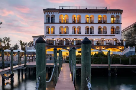 The Hotel Zamora Отели в г. Сейнт Пит Бич