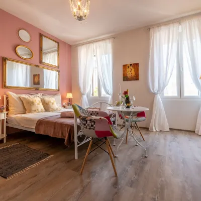 Old City Studios 2 - Adults Only Hotels in de buurt van Valkane Beach