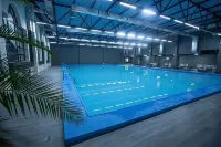 Cross Apartments and Tours - piscina