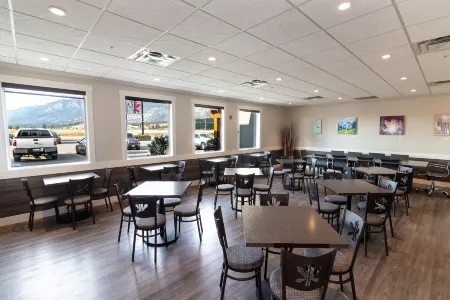 The Kanata Inns Invermere