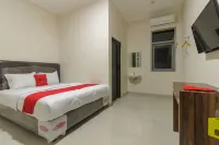RedDoorz Plus Near RS PMI Bogor Hotels in Central Bogor