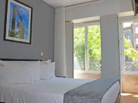 Vivacity Porto - Rooms & Apartments Отели рядом с достопримечательностью «Церковь кармелитов»