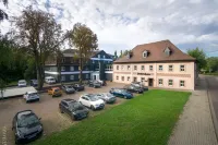 SL'Otel im Parforcehaus - parkir