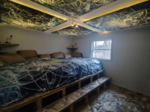 Lost River Hostel Hotels in Orange County