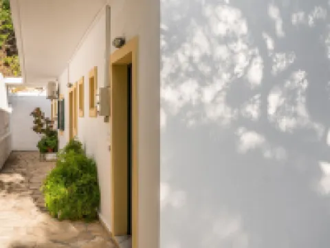 Four-Bedroom Villa Eleni by Konnect, with Private Pool & Stunning Seaview Hotels in Mparmpati