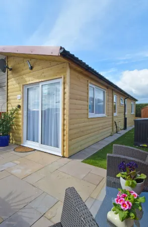 Pet Friendly Sleeps 3 Chalet Bridlington Free Elec Отели в г. Бармстон