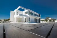 KO1 with Breathtaking Sea Views