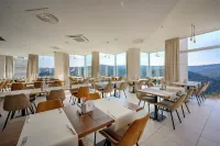 Hotel Crystal Mountain - breakfast