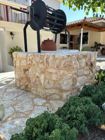 Iris' Garden Rooms Отели в г. Коринф