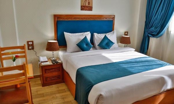 욕실 내 레인폴 샤워기