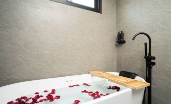 3 Double U - Kalim Sea View