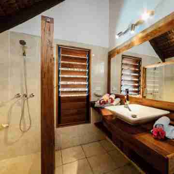 Waves at Surfside Rooms