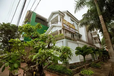 Tuyết Sương Villa Hotel Các khách sạn gần Đầm Sen Thuận Phước