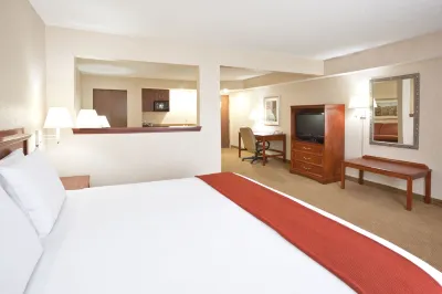 Holiday Inn Express & Suites Bowling Green Hotels in Bowling Green