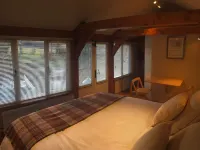 Thatched Cottage B&B Hotels near Hever Castle & Gardens