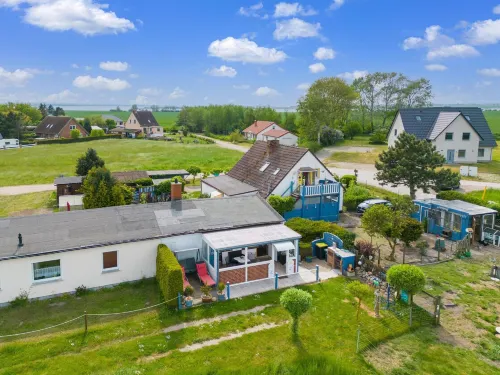 在殷澤普Germany的舒適小屋，靠近海灘