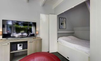 Attractive Holiday Home with Large Garden Near Zwolle