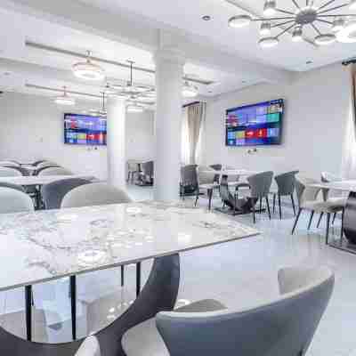 Capital 11 Hotel Dining/Meeting Rooms