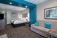 La Quinta Inn & Suites by Wyndham Forsyth Hotels in Monroe County