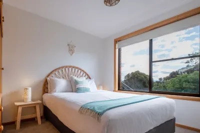 Granite Beach House Hotels near Freycinet Marine Farm