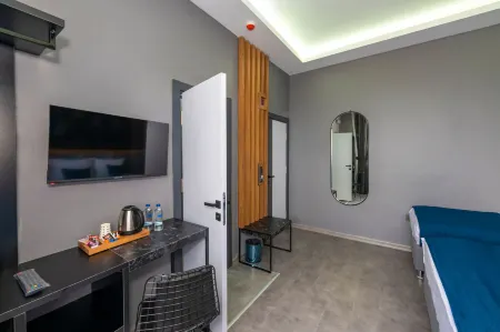 Melanj Airport Hotel