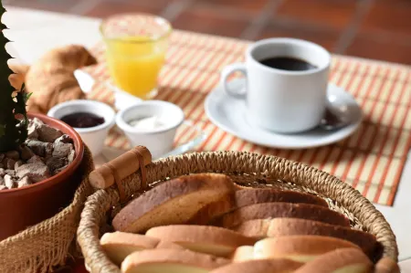 El Arribo Hotel Отели рядом с достопримечательностью «Iglesia San Francisco Museo de Arte Sacro»