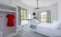 Pente Elies Milos - balcony