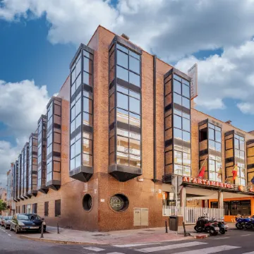 Apartamentos G3 Galeon Отели рядом с достопримечательностью «Деловой центр "Четыре башни"»