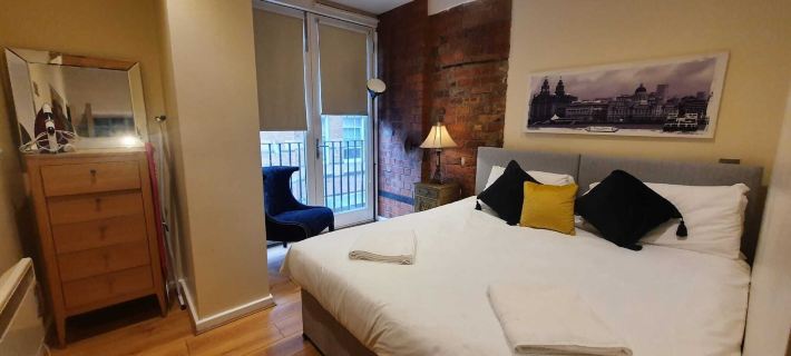 Contractor Mid Week Bookers Hotels in Liverpool