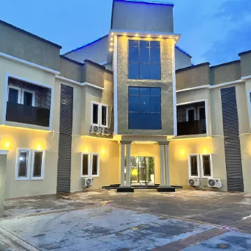 Clique Court Hotel & Suite