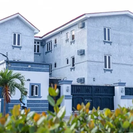 Dyke Suites and Apartments