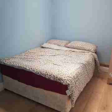 Cozy Studio in Luton Rooms