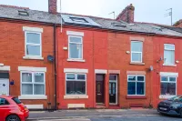 Newly Renovated Home-Manchester فنادق في Pendlebury