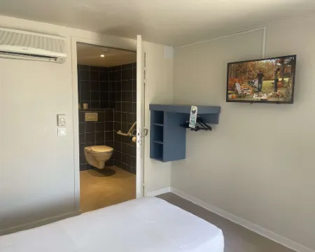 Hôtel Kyriad Direct Montpellier Saint Jean de Vedas La Peyriere エローのホテル