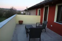 Miravigne House - Casa di Campagna Hotels in Neive
