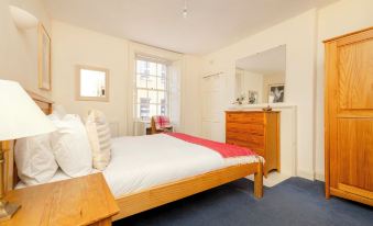 Joivy Thistle Street - Heart of the City 2-Bedroom Apt