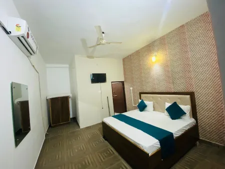 King Palace by Grb Отели в г. Махуа Кхера