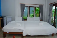 Pran Kiang Lay - balcony